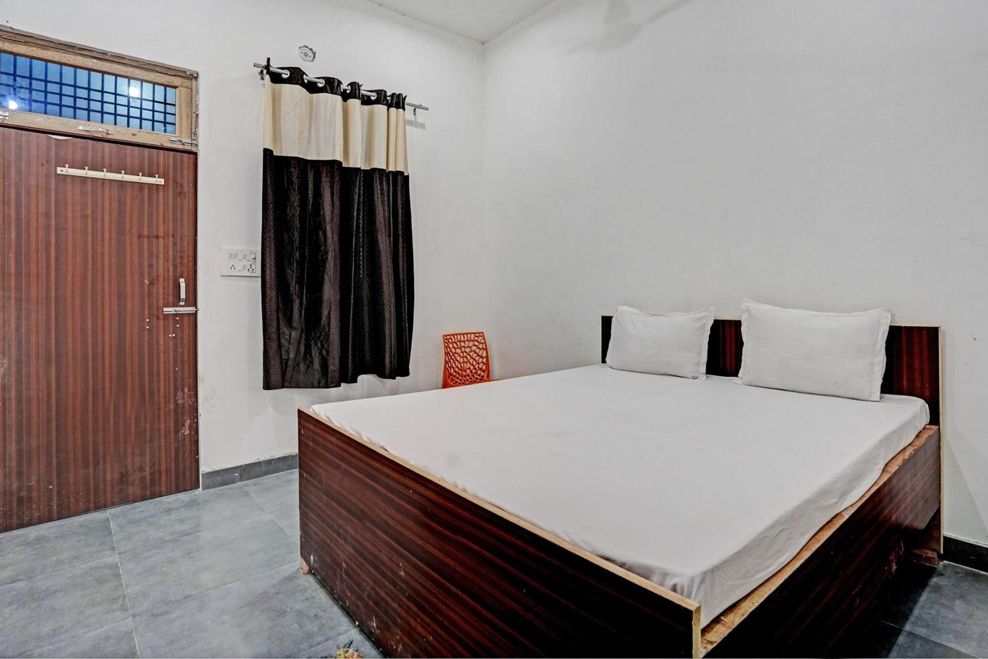 Oyo Double Ss Hotel Hāthras Exterior foto