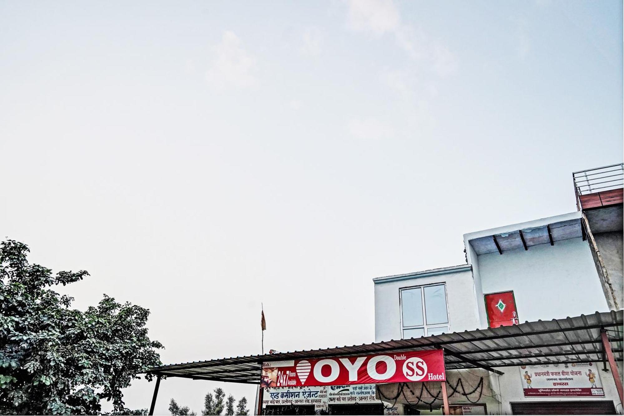 Oyo Double Ss Hotel Hāthras Exterior foto