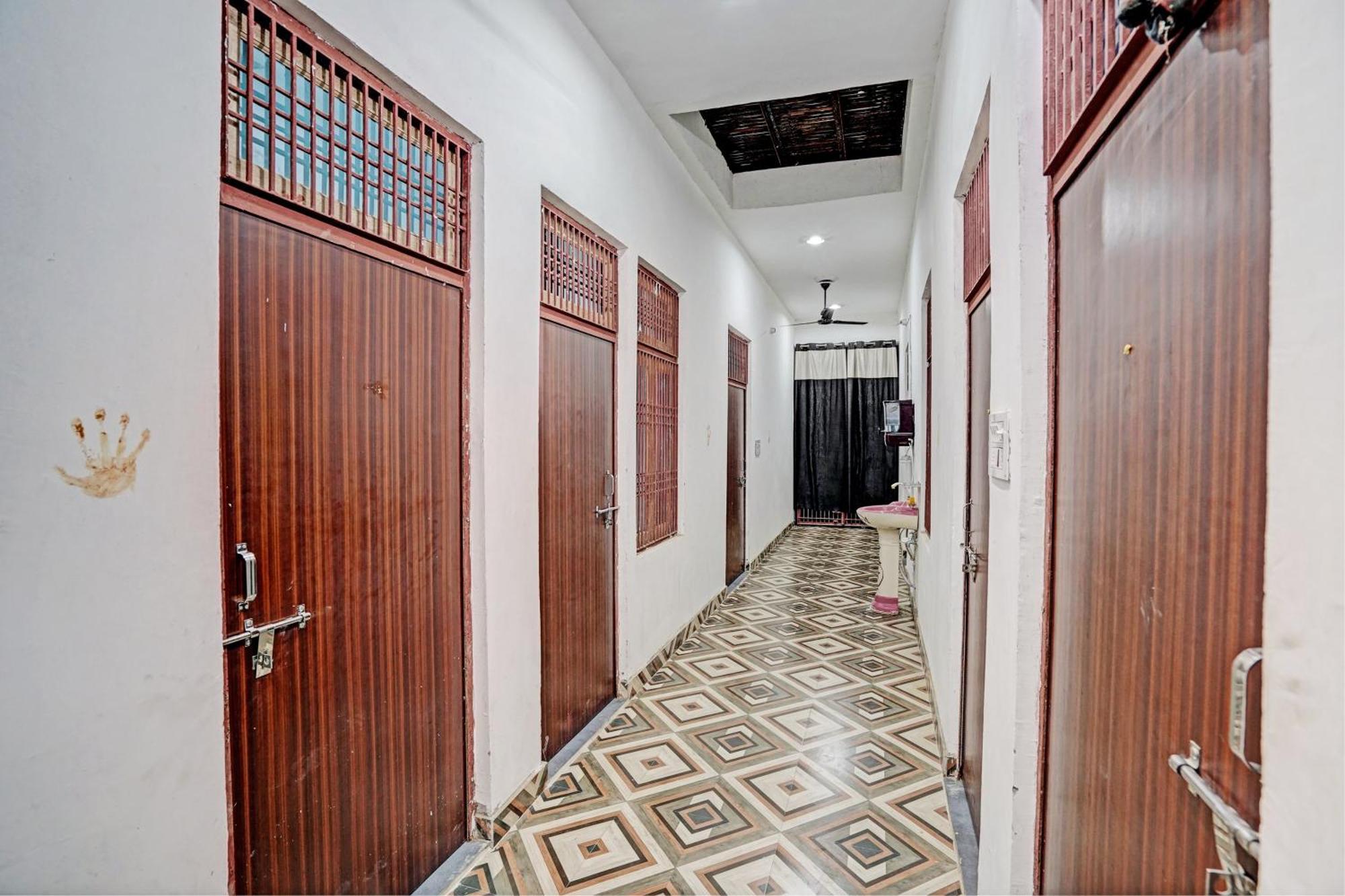 Oyo Double Ss Hotel Hāthras Exterior foto