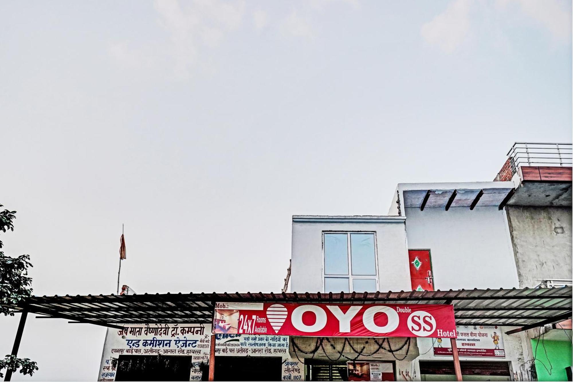 Oyo Double Ss Hotel Hāthras Exterior foto